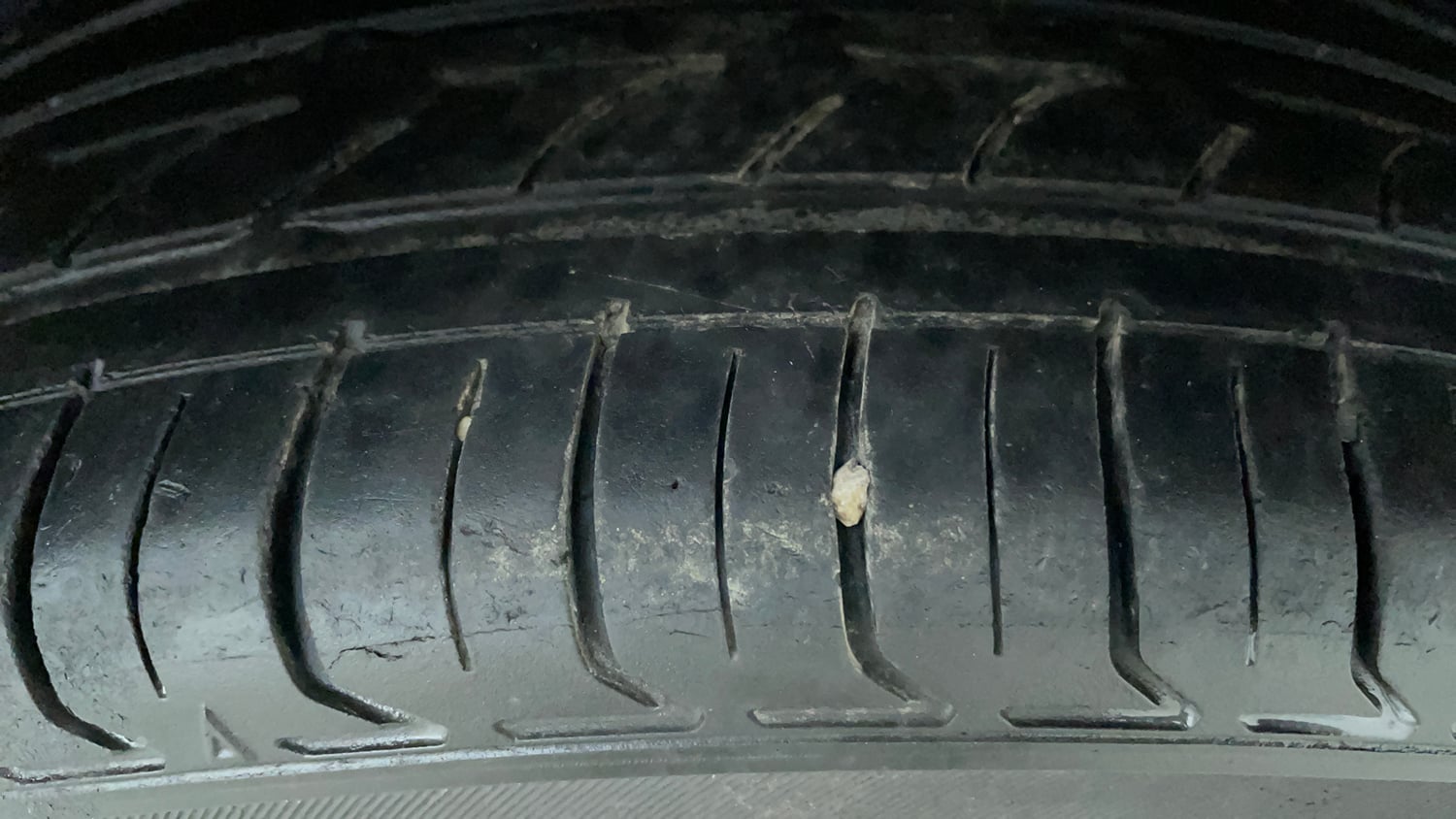 Used 2018 Hyundai Verna SX (O) 1.6 VTVT AT Petrol Automatic tyres RIGHT FRONT TYRE TREAD VIEW