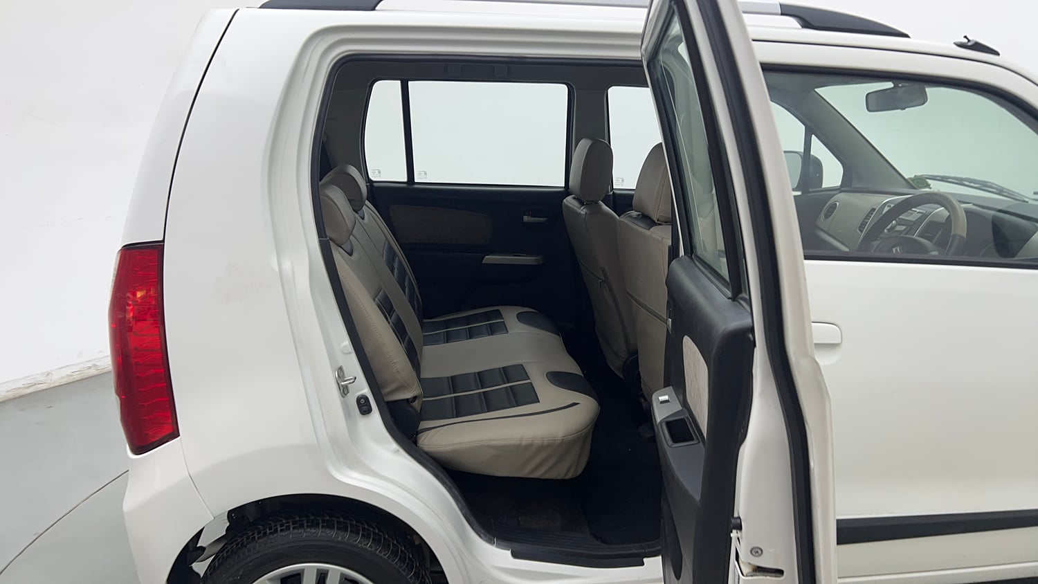 Used 2015 Maruti Suzuki Wagon R VXI Petrol Manual interior RIGHT SIDE REAR DOOR CABIN VIEW