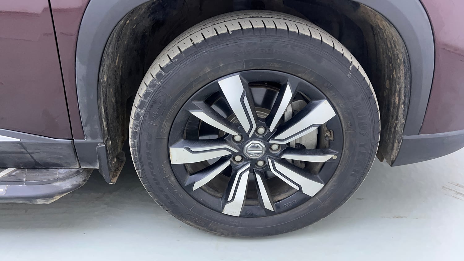 Used 2020 MG Motors Hector Plus Sharp 1.5 DCT Petrol Petrol Automatic tyres RIGHT FRONT TYRE RIM VIEW