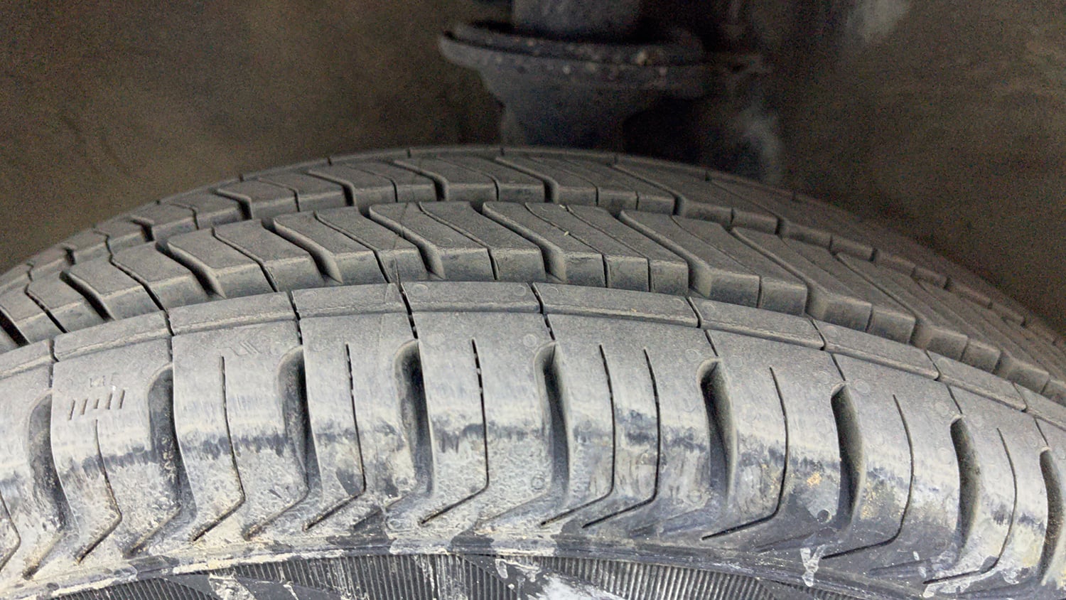 Used 2013 Maruti Suzuki Alto 800 Lxi CNG Cng Manual tyres LEFT FRONT TYRE TREAD VIEW