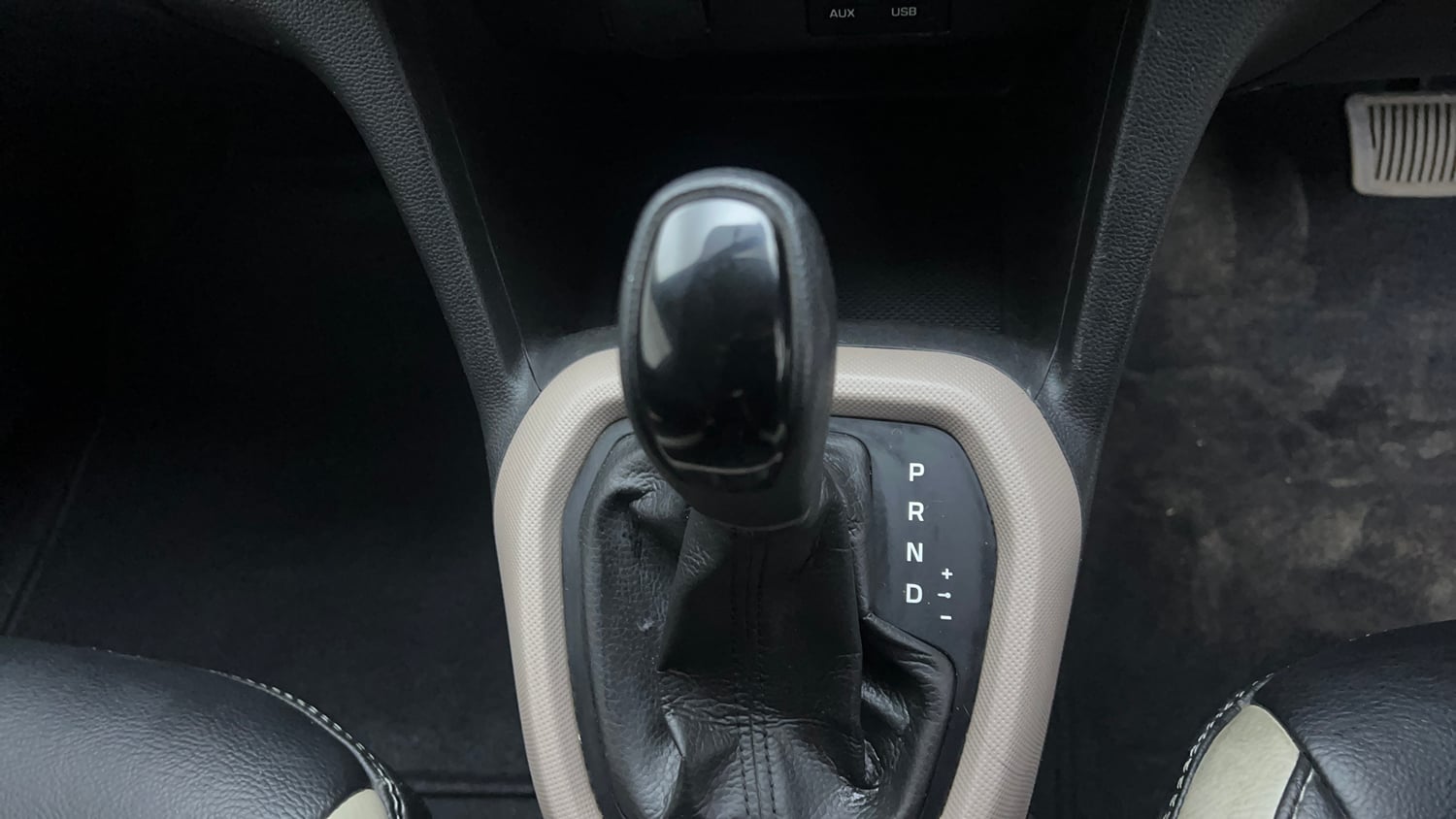 Used 2014 Hyundai Grand i10 Sportz AT 1.2 Kappa VTVT Petrol Automatic interior GEAR  KNOB VIEW