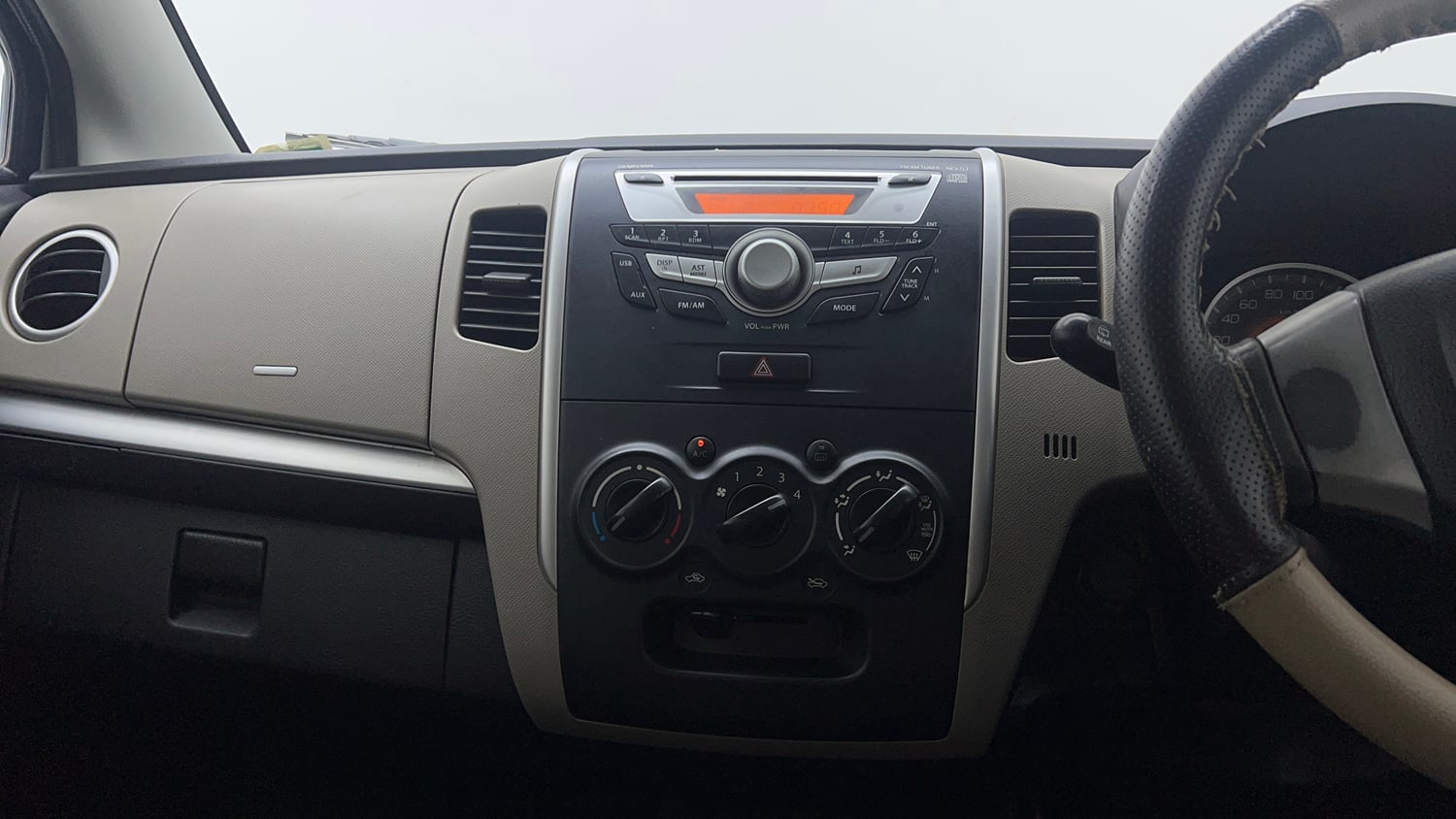 Used 2015 Maruti Suzuki Wagon R VXI Petrol Manual top_features Integrated (in-dash) music system