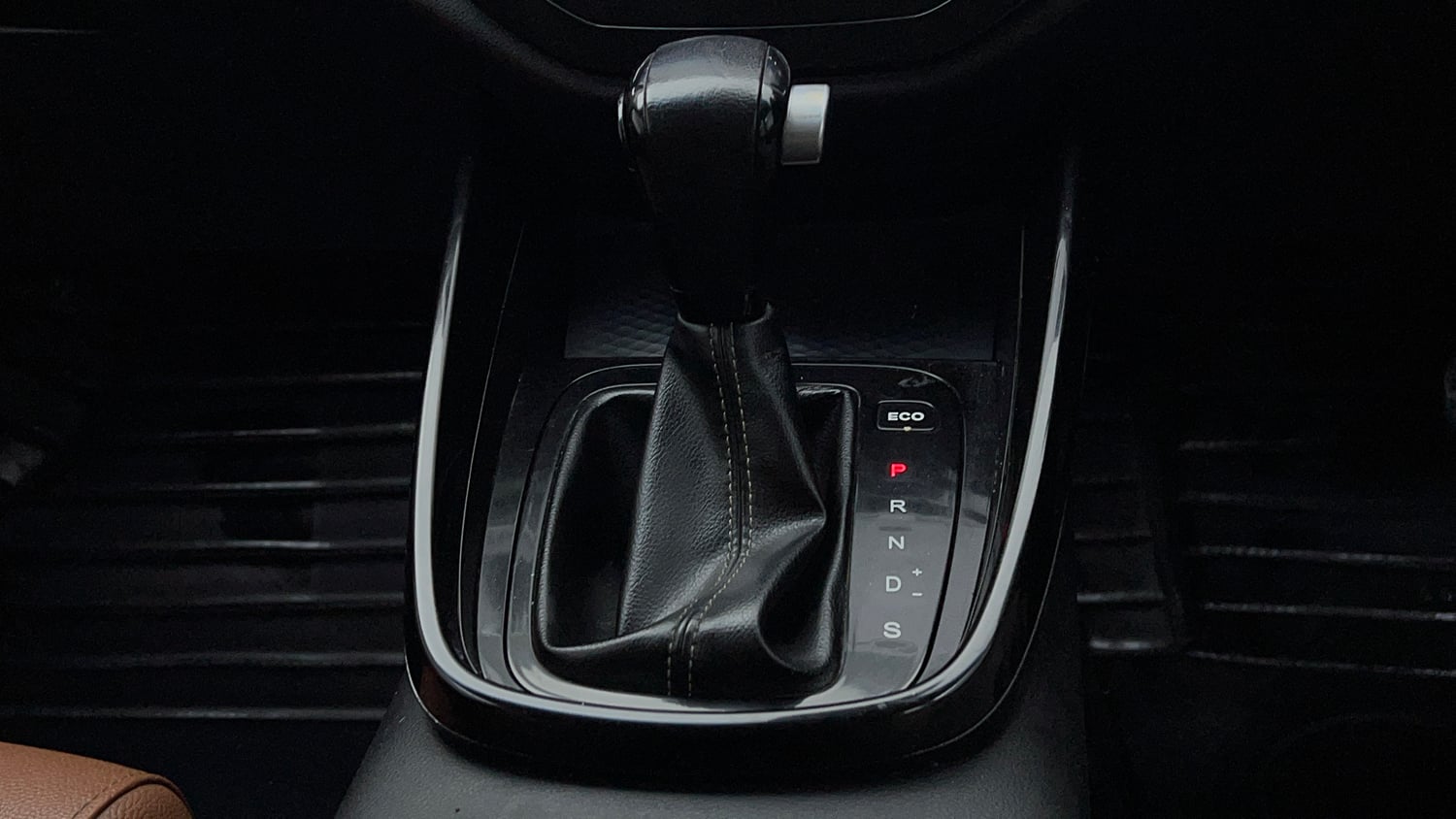 Used 2021 MG Motors Hector Plus Sharp 1.5 Petrol Turbo CVT 6-STR Petrol Automatic interior GEAR  KNOB VIEW
