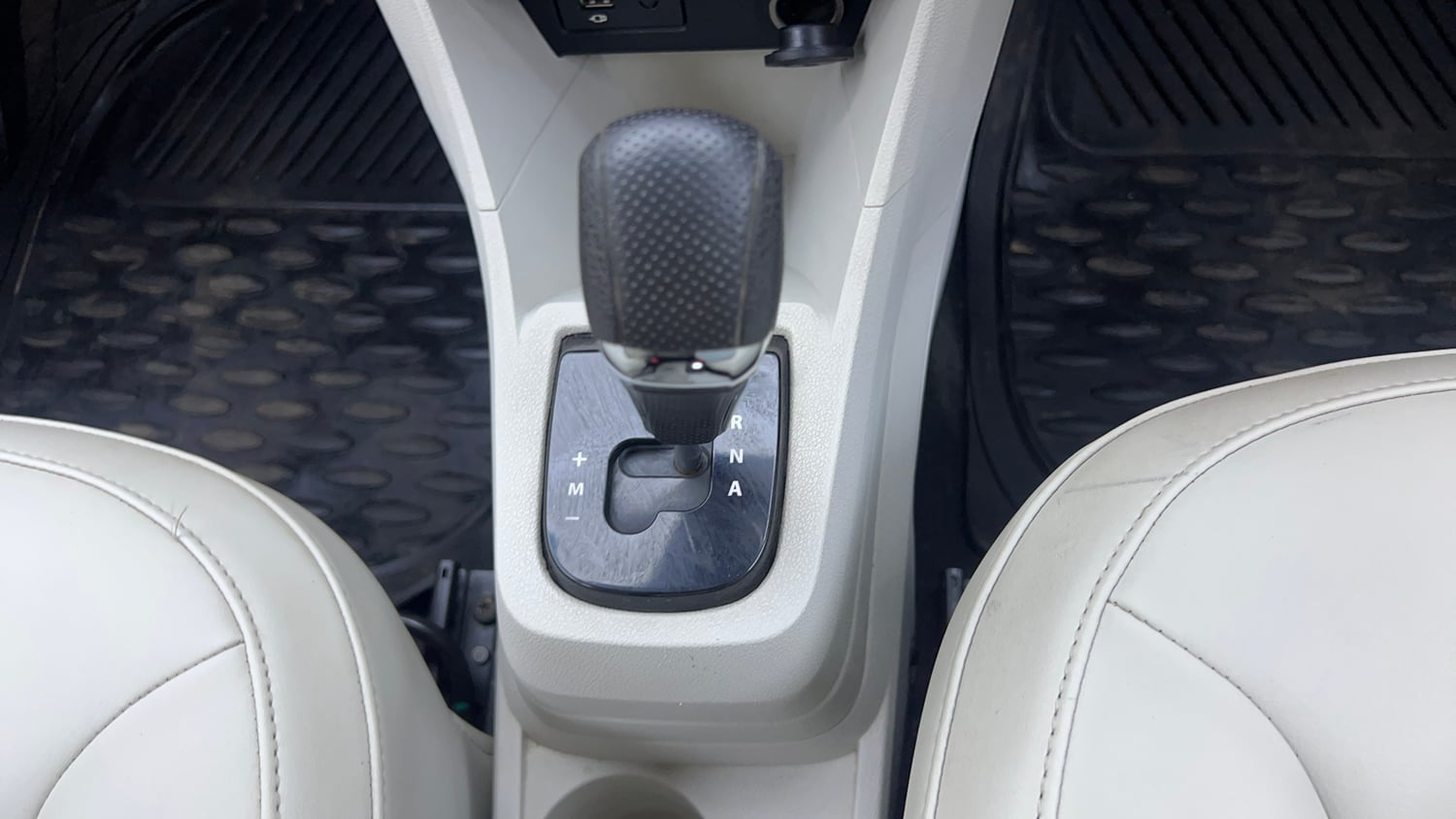 Used 2023 Tata Tigor XZA Plus Leatherette Pack Petrol Automatic interior GEAR  KNOB VIEW