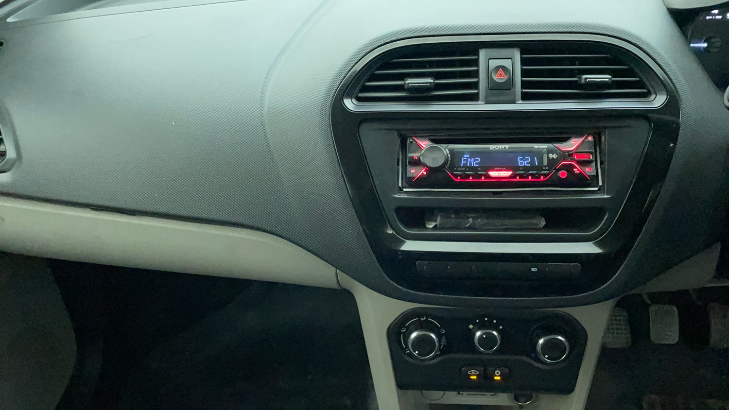 Used 2017 Tata Tiago Revotron XM Petrol Manual interior MUSIC SYSTEM & AC CONTROL VIEW