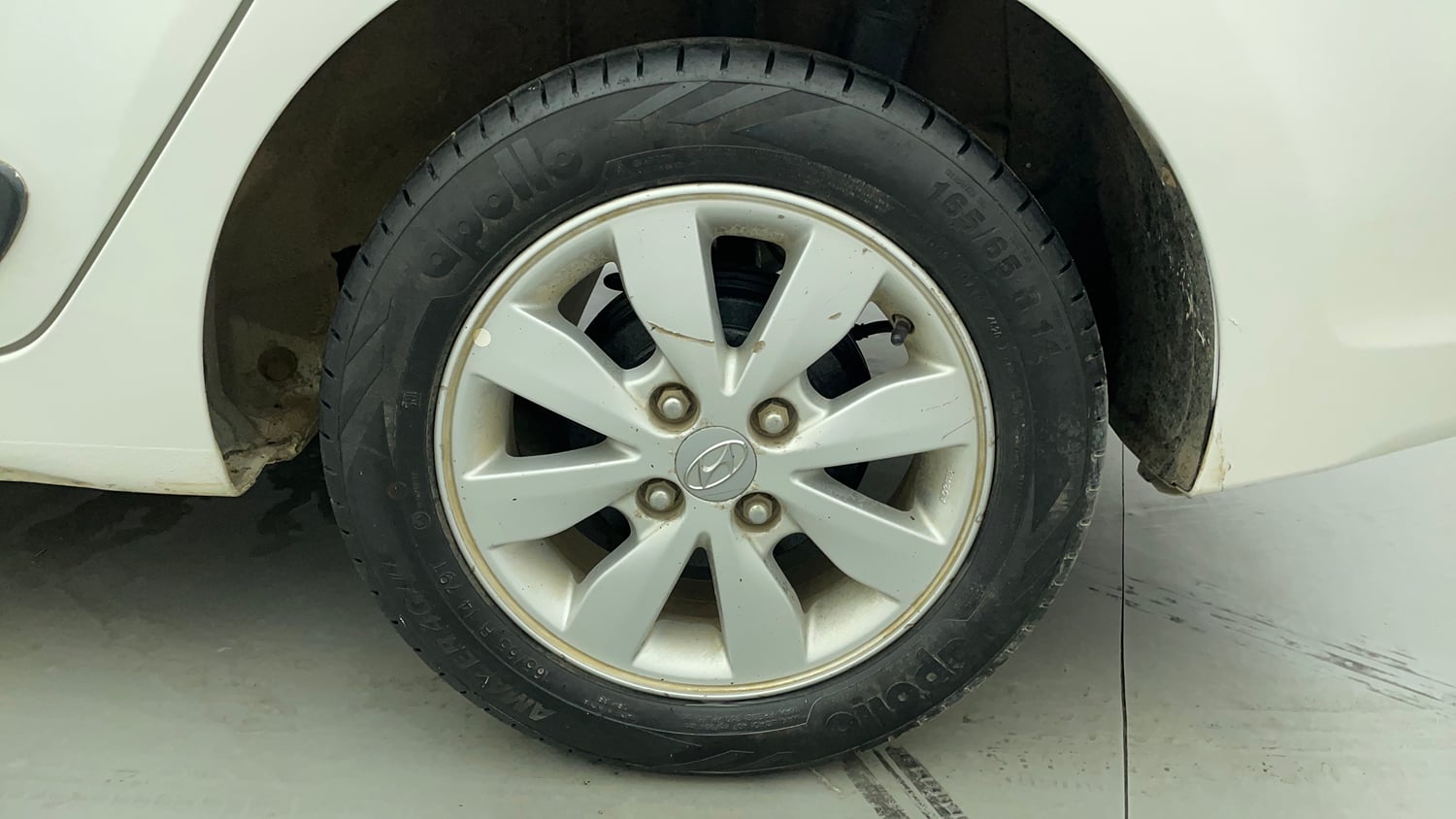 Used 2014 Hyundai Xcent S 1.2 (O) Petrol Manual tyres LEFT REAR TYRE RIM VIEW