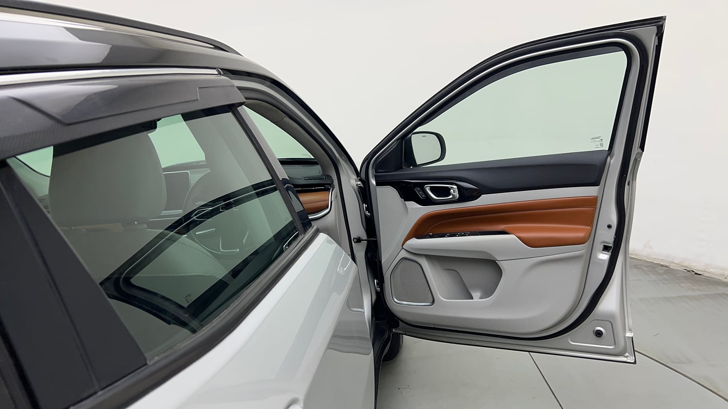 Used 2022 Jeep Compass Limited (O) 1.4 Petrol DCT Petrol Automatic interior RIGHT FRONT DOOR OPEN VIEW