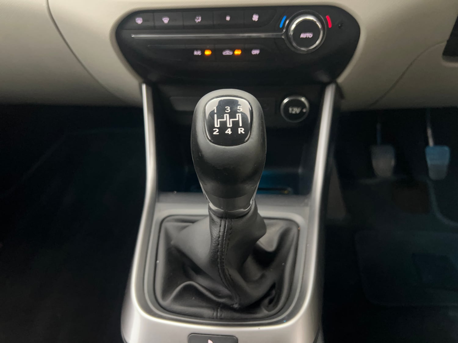 Used 2023 Tata Altroz XZ Diesel Diesel Manual interior GEAR  KNOB VIEW