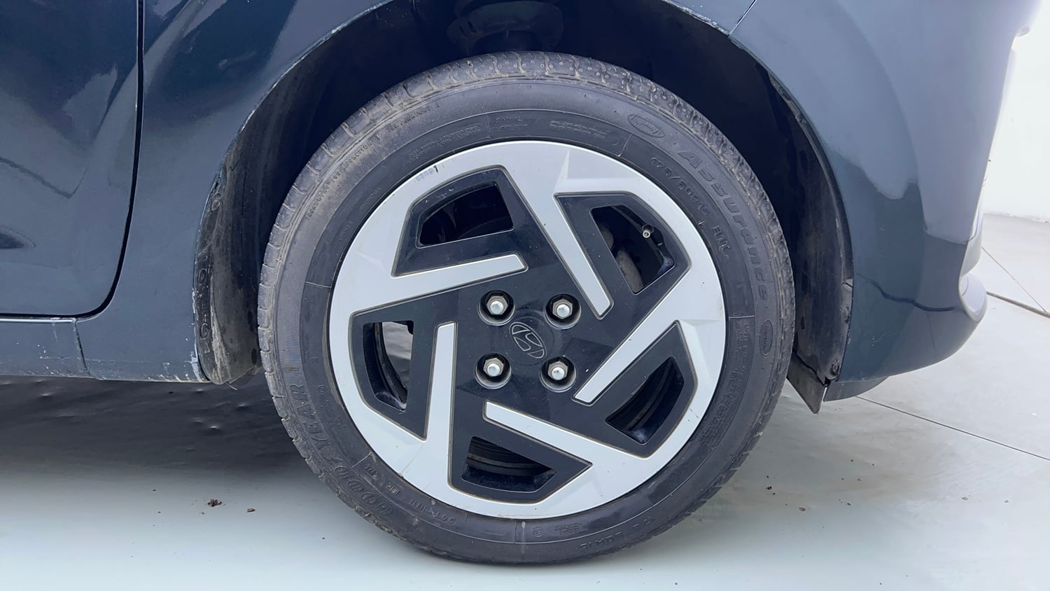 Used 2024 Hyundai Grand i10 Nios Sportz 1.2 Kappa VTVT Petrol Manual tyres RIGHT FRONT TYRE RIM VIEW