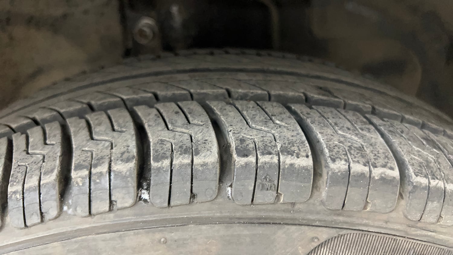 Used 2015 Ford Figo Duratec Petrol Titanium 1.2 Petrol Manual tyres RIGHT FRONT TYRE TREAD VIEW