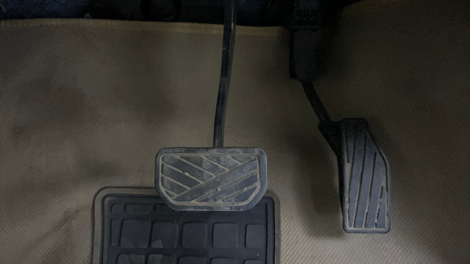 Used 2022 Maruti Suzuki New Ertiga VXi AT Petrol Automatic interior PEDALS VIEW