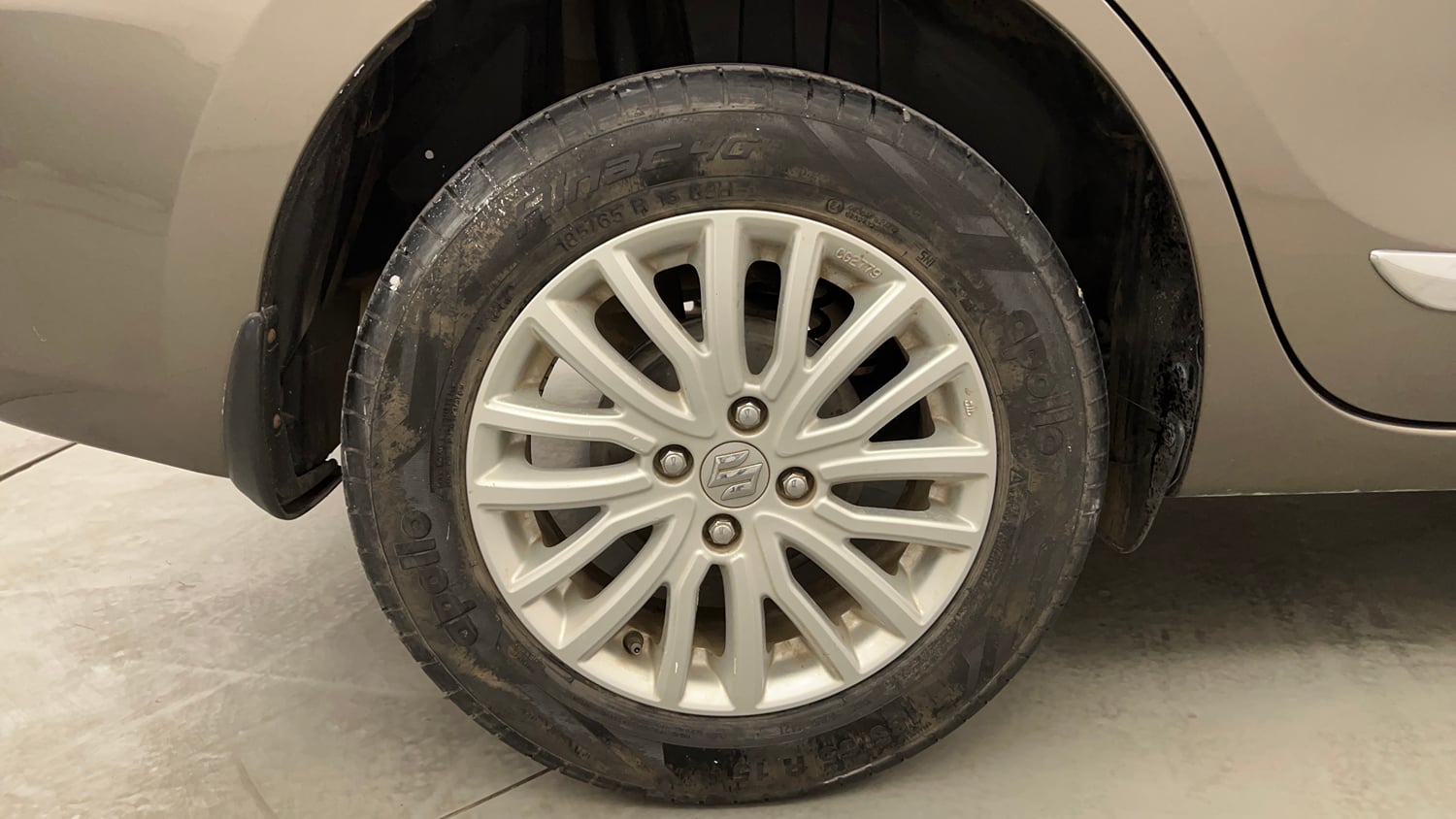 Used 2021 Maruti Suzuki Dzire ZXi AGS Petrol Automatic tyres RIGHT REAR TYRE RIM VIEW