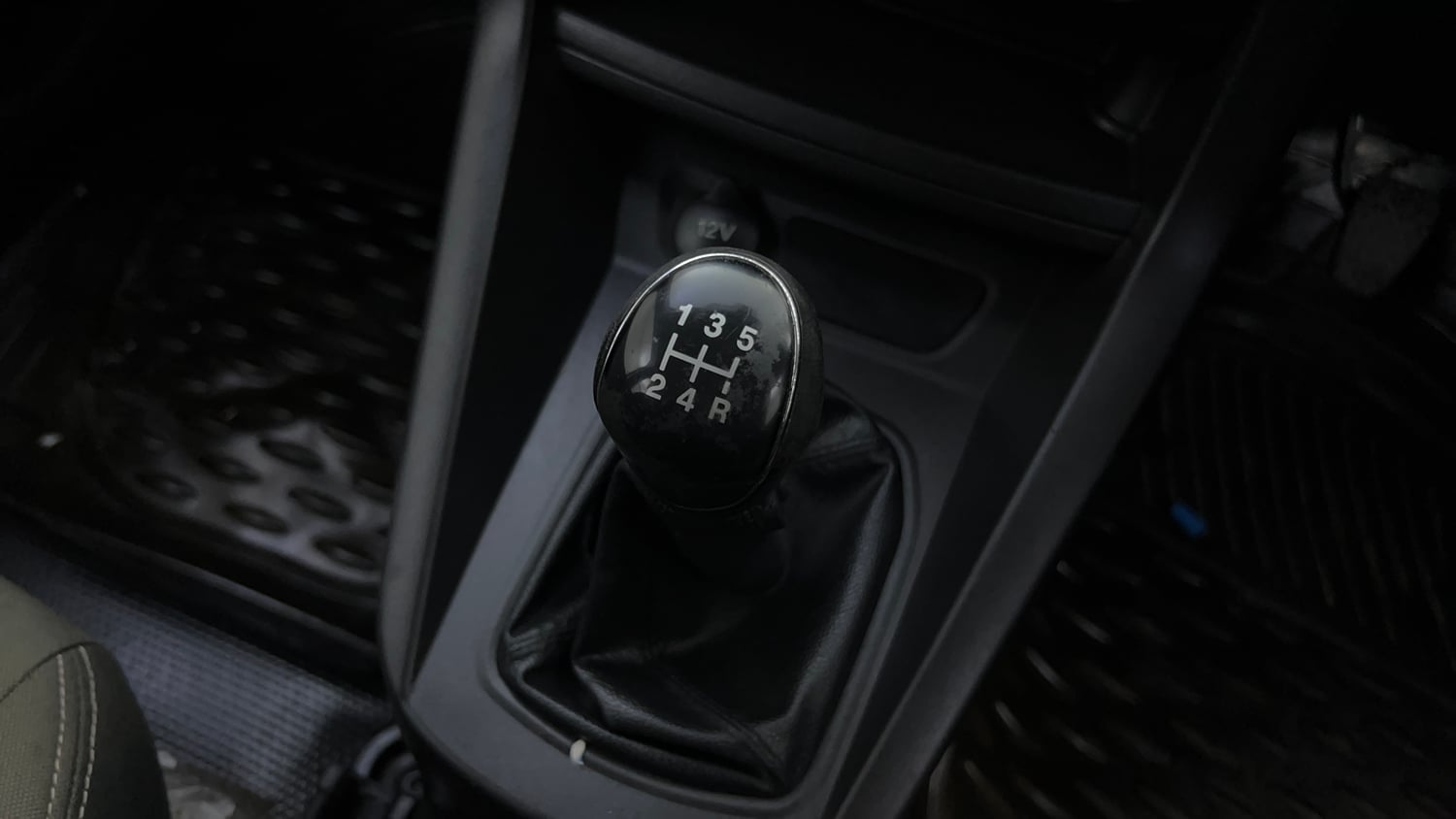 Used 2016 Ford Figo Trend 1.2 Ti-VCT Petrol Manual interior GEAR  KNOB VIEW