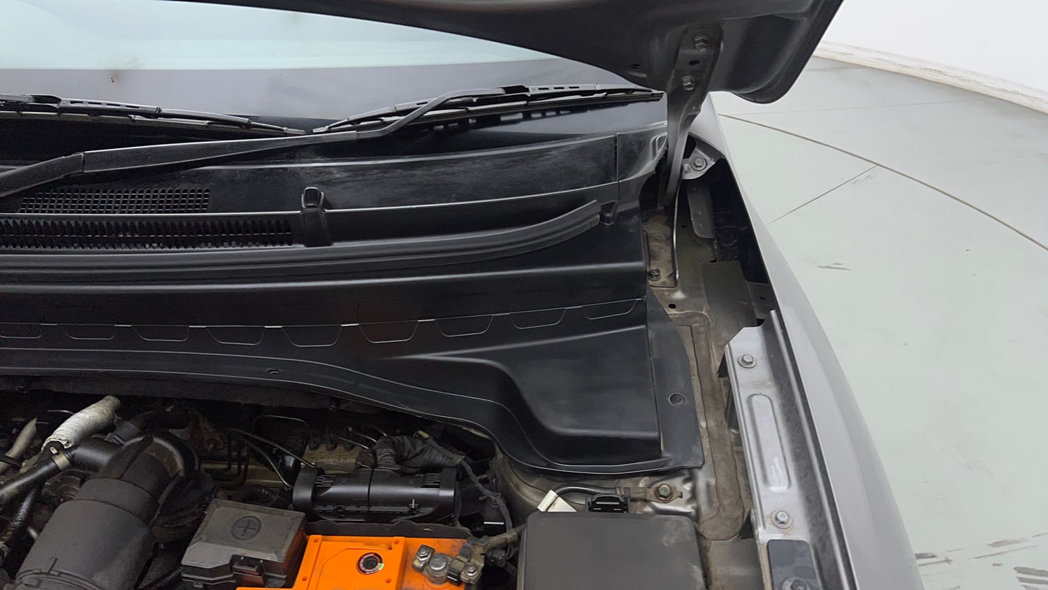 Used 2020 Kia Sonet HTX Plus 1.0 iMT Petrol Manual engine ENGINE LEFT SIDE HINGE & APRON VIEW