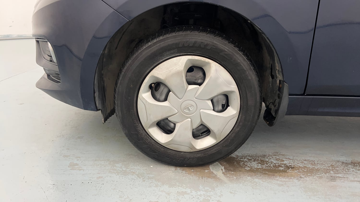Used 2023 Tata Tigor XZ CNG Cng Manual tyres LEFT FRONT TYRE RIM VIEW