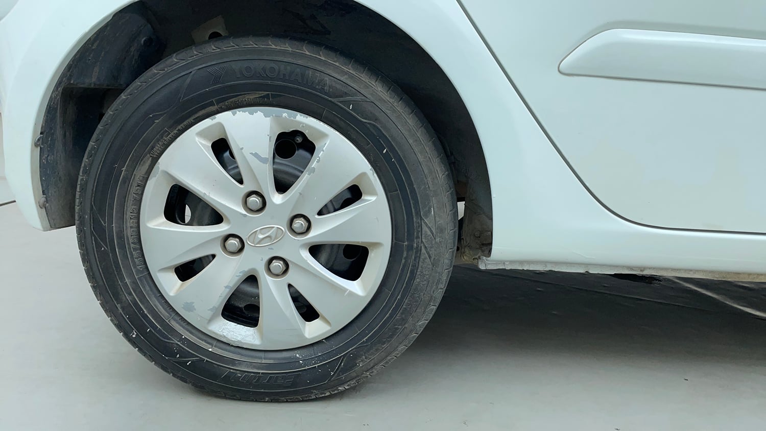 Used 2012 Hyundai i10 Sportz 1.2 Kappa2 Petrol Manual tyres RIGHT REAR TYRE RIM VIEW