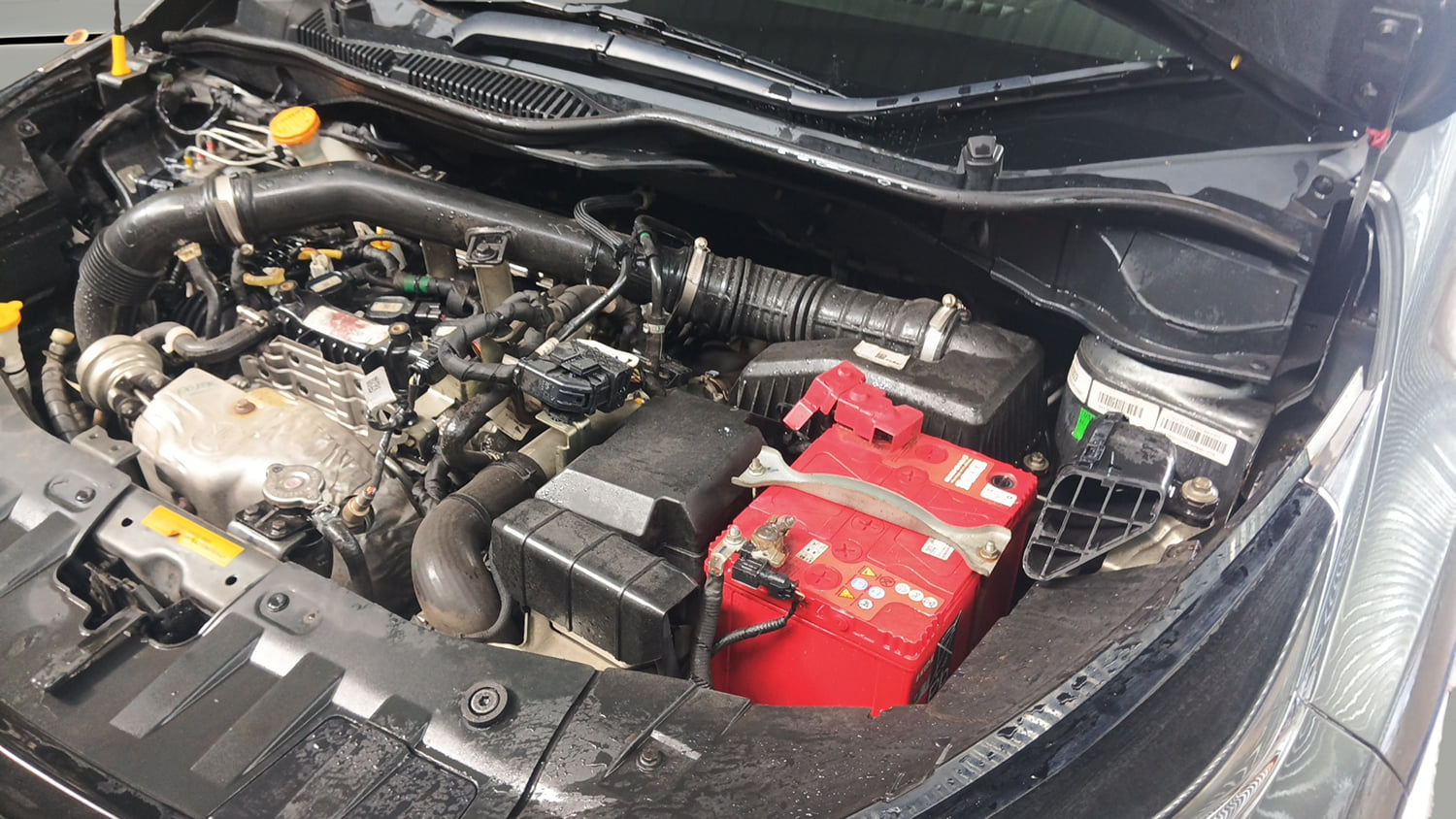 Used 2022 Tata Altroz XZ Plus i-Turbo Petrol Petrol Manual engine ENGINE LEFT SIDE VIEW