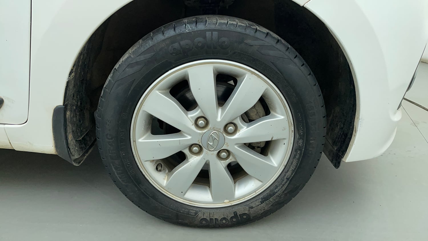 Used 2014 Hyundai Xcent S 1.2 (O) Petrol Manual tyres RIGHT FRONT TYRE RIM VIEW