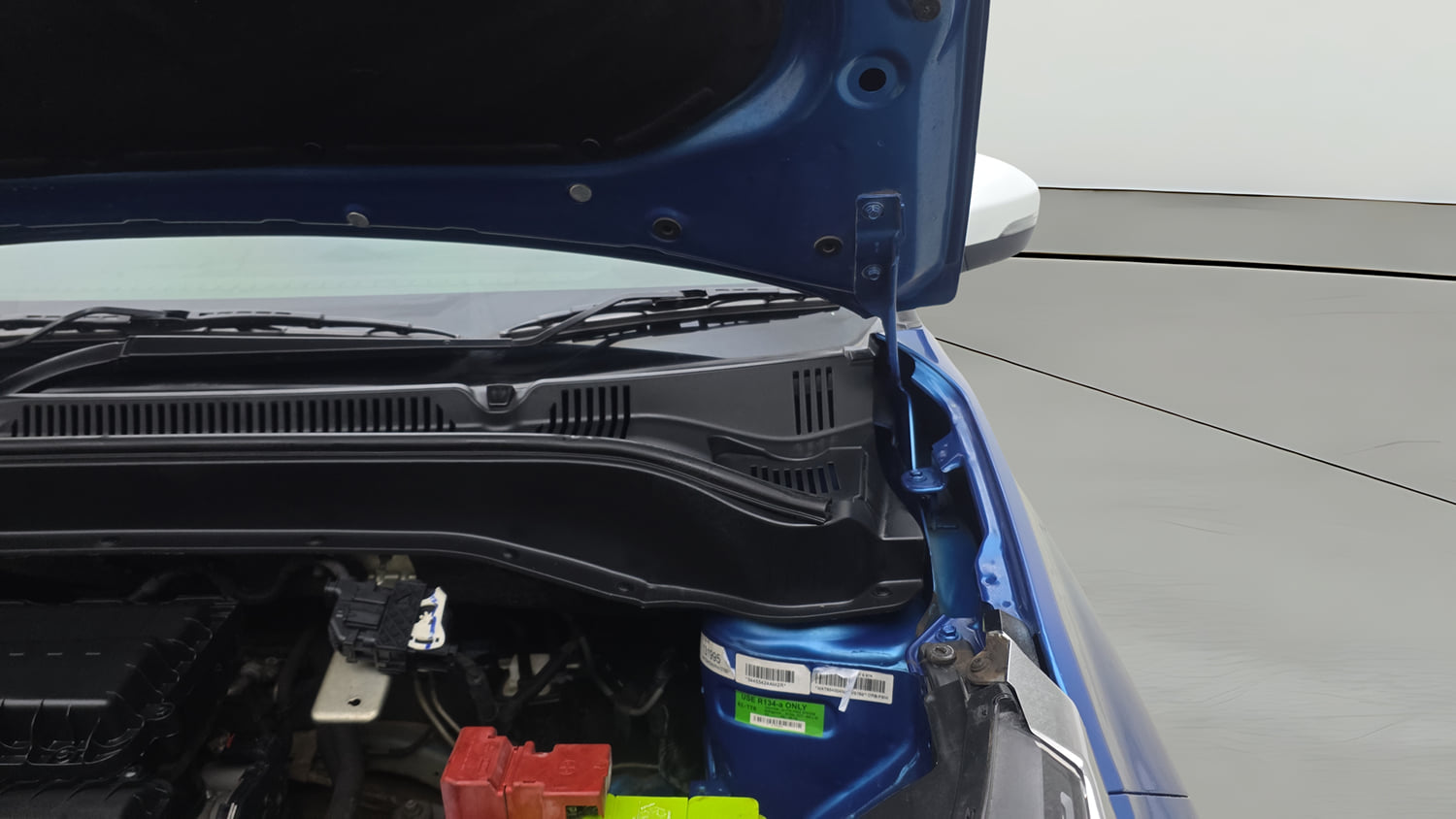 Used 2022 Tata Punch Creative Dual Tone Petrol Manual engine ENGINE LEFT SIDE HINGE & APRON VIEW