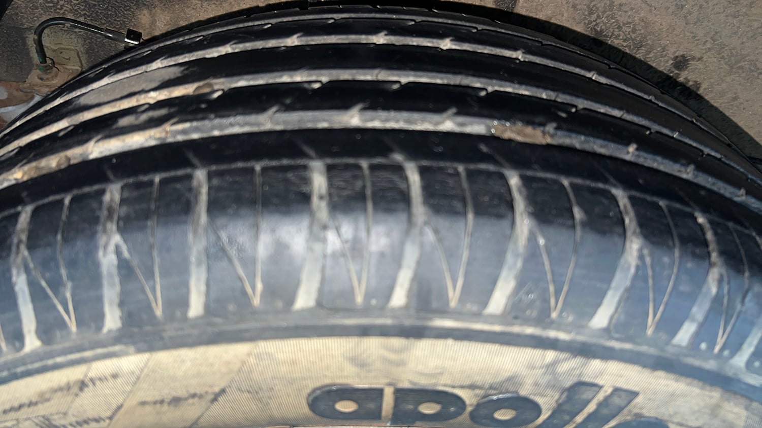 Used 2020 Kia Sonet HTX Plus 1.0 iMT Petrol Manual tyres RIGHT REAR TYRE TREAD VIEW