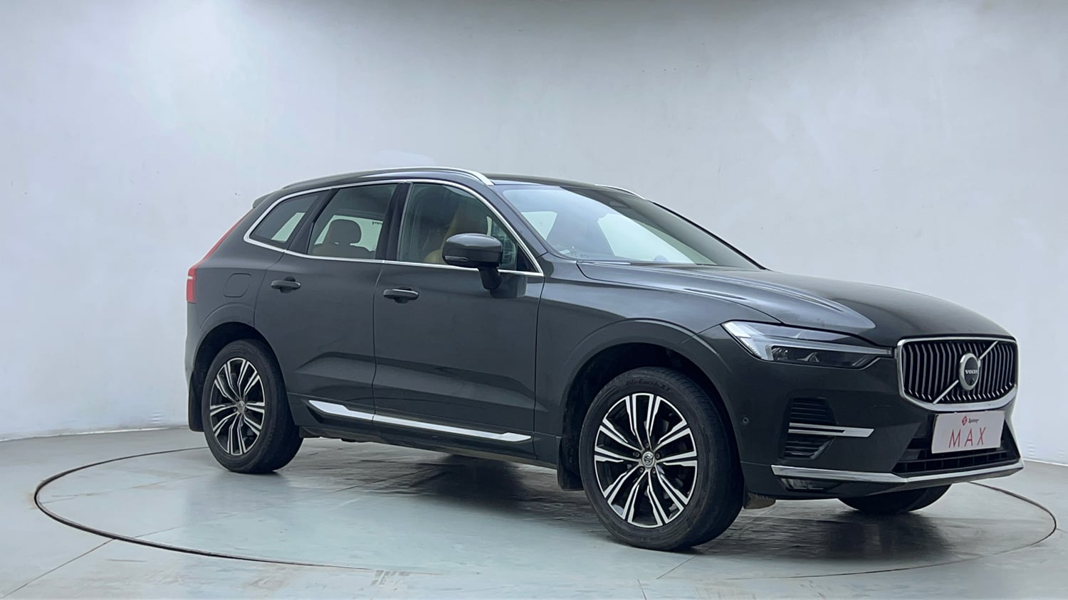 Used 2022 Volvo XC60 B5 Ultimate Petrol Automatic exterior RIGHT FRONT CORNER VIEW