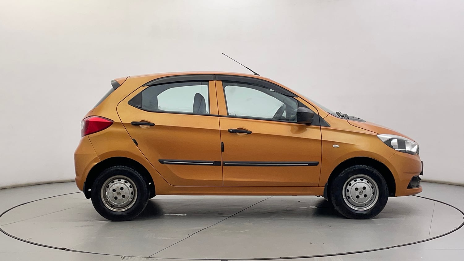 Used 2017 Tata Tiago Revotron XM Petrol Manual exterior RIGHT SIDE VIEW