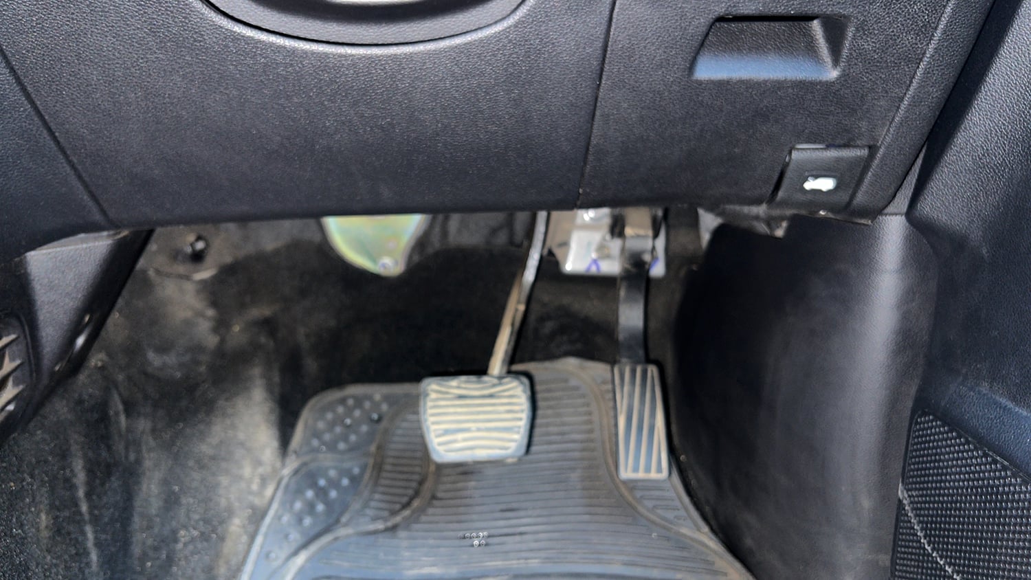 Used 2023 Mahindra Scorpio N Z8 L Petrol AT 6 STR Petrol Automatic interior PEDALS VIEW