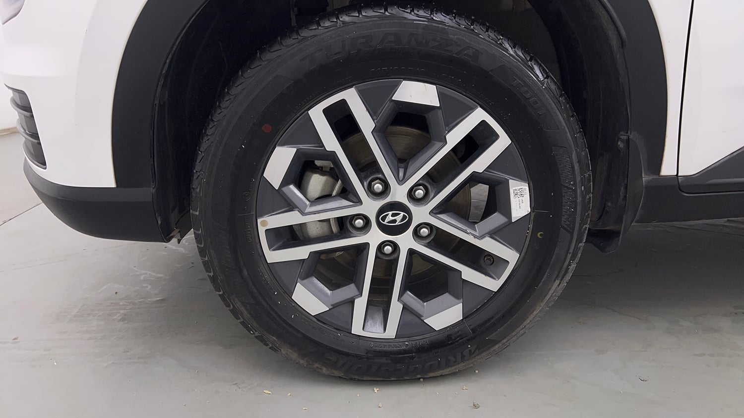 Used 2024 Hyundai Venue SX 1.2 Petrol Petrol Manual tyres LEFT FRONT TYRE RIM VIEW
