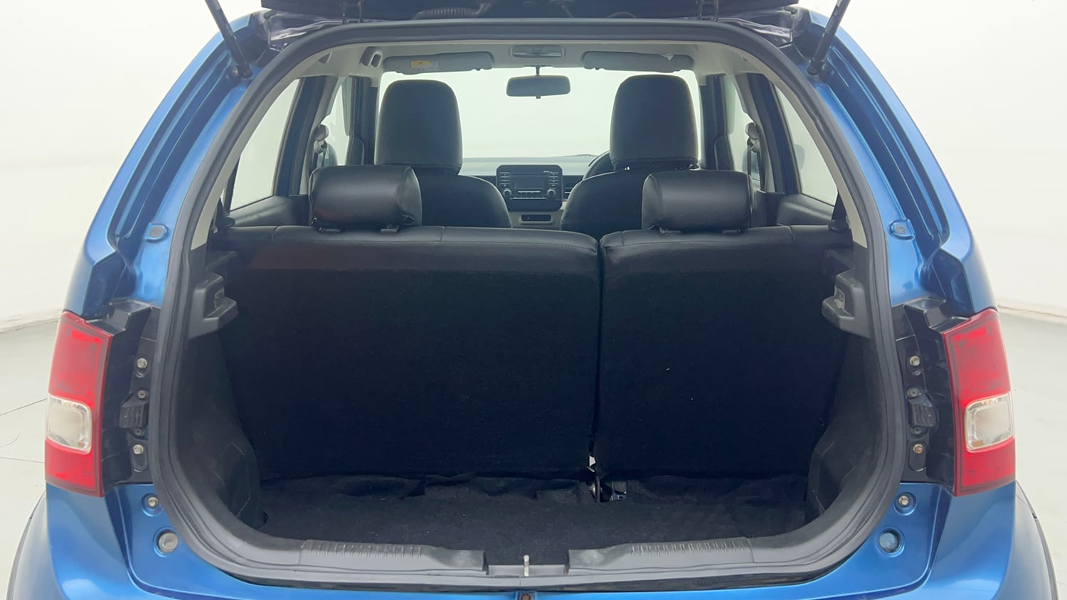 Used 2017 Maruti Suzuki Ignis  Zeta Dual Tone MT Petrol Petrol Manual interior DICKY INSIDE VIEW