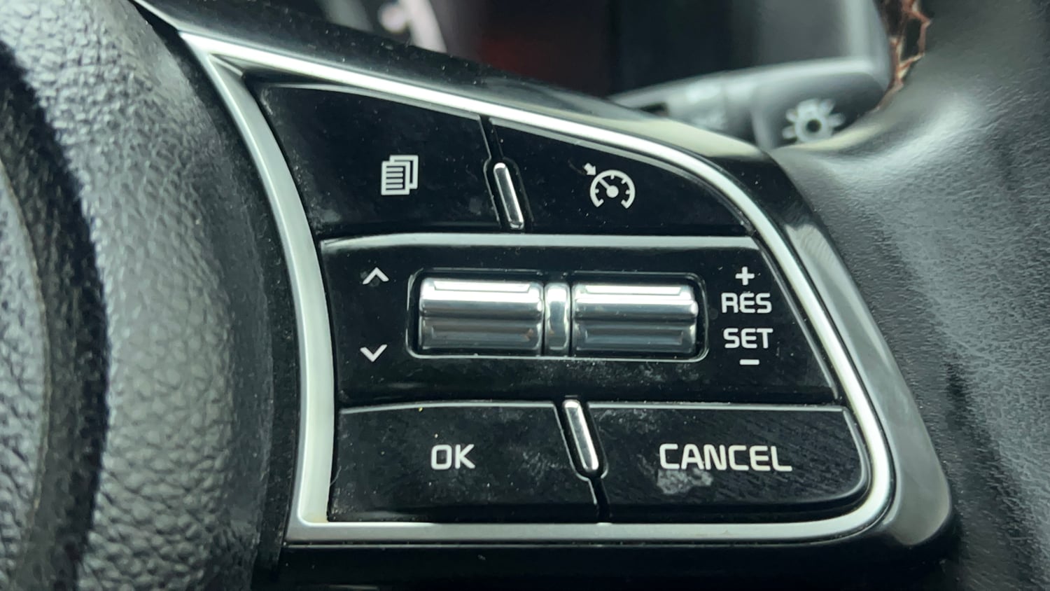 Used 2023 Kia Sonet X Line 1.0 DCT Petrol Automatic top_features Cruise control