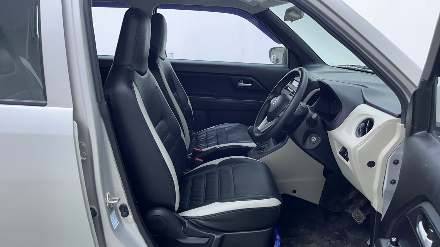 Used 2024 Maruti Suzuki Wagon R VXI 1.0 AGS Petrol Automatic interior RIGHT SIDE FRONT DOOR CABIN VIEW