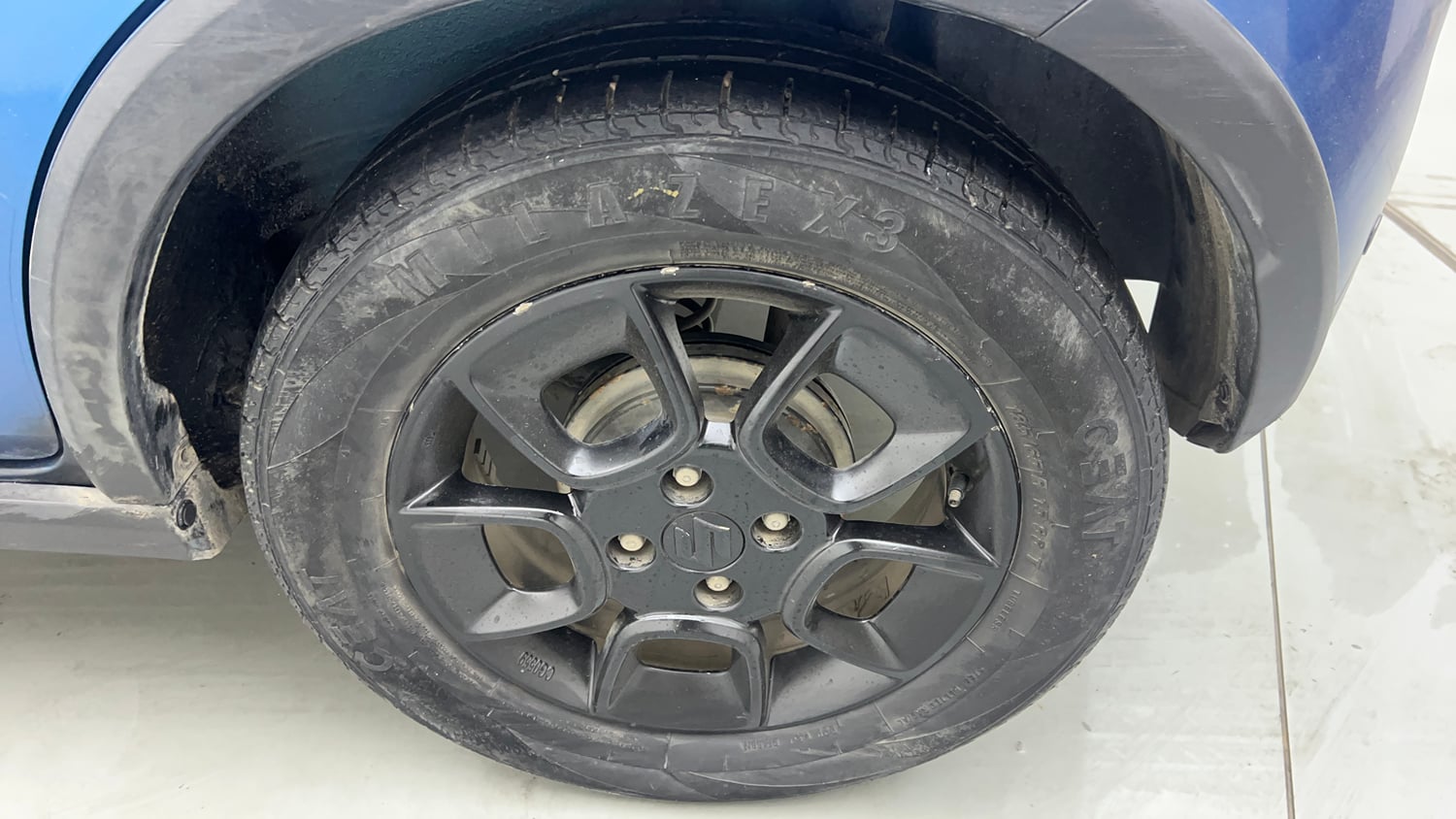Used 2017 Maruti Suzuki Ignis  Zeta Dual Tone MT Petrol Petrol Manual tyres LEFT REAR TYRE RIM VIEW