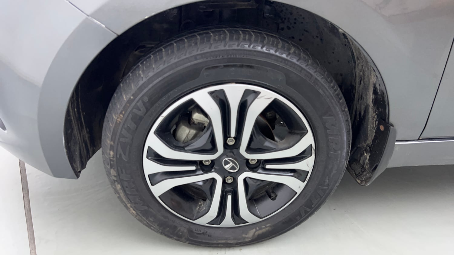 Used 2023 Tata Tiago XTA Petrol Automatic tyres LEFT FRONT TYRE RIM VIEW