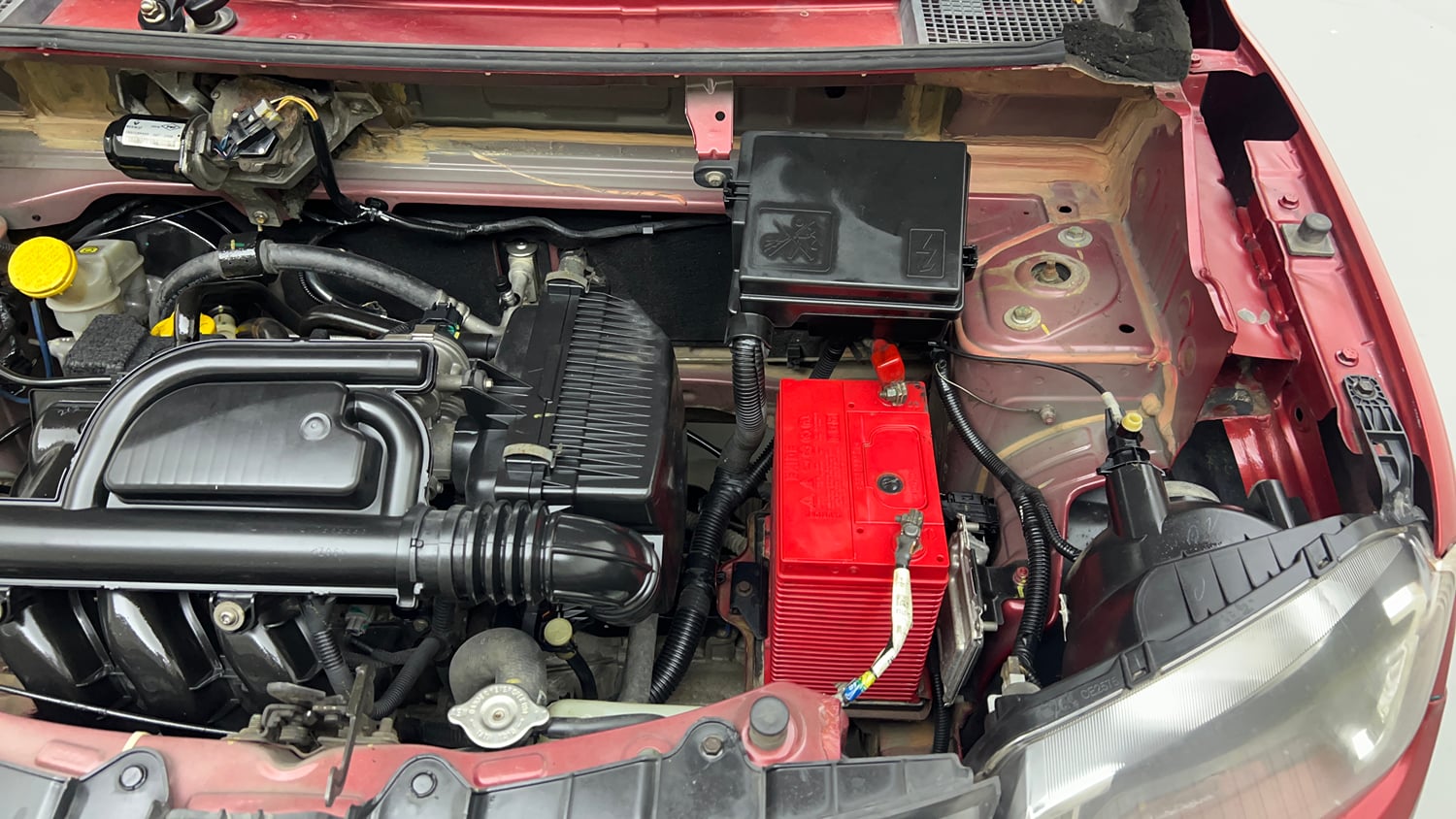 Used 2017 Renault Kwid 1.0 RXT Petrol Manual engine ENGINE LEFT SIDE VIEW