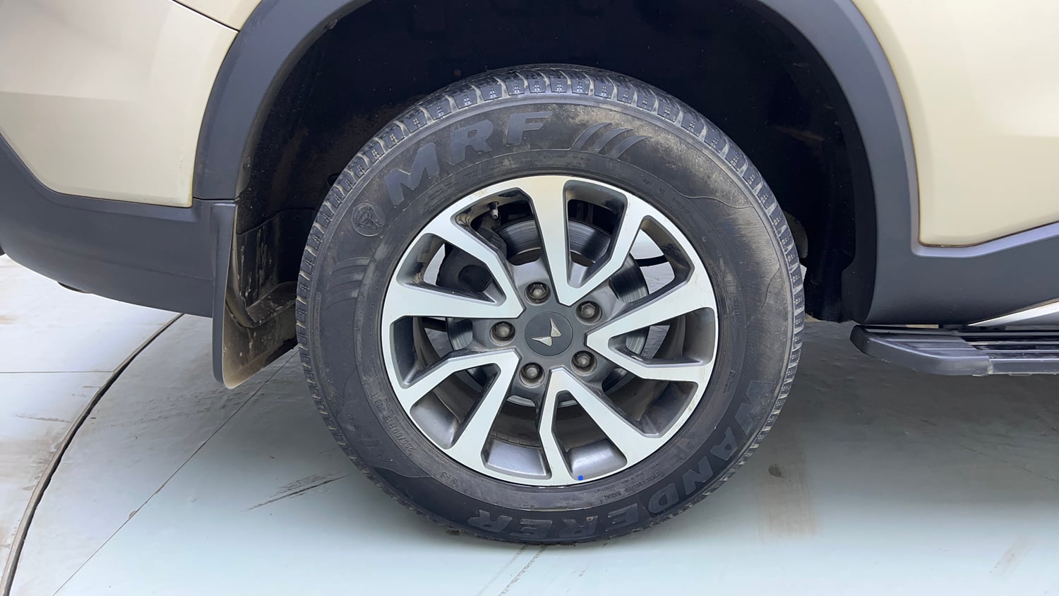 Used 2023 Mahindra Scorpio N Z8 L Petrol AT 6 STR Petrol Automatic tyres RIGHT REAR TYRE RIM VIEW