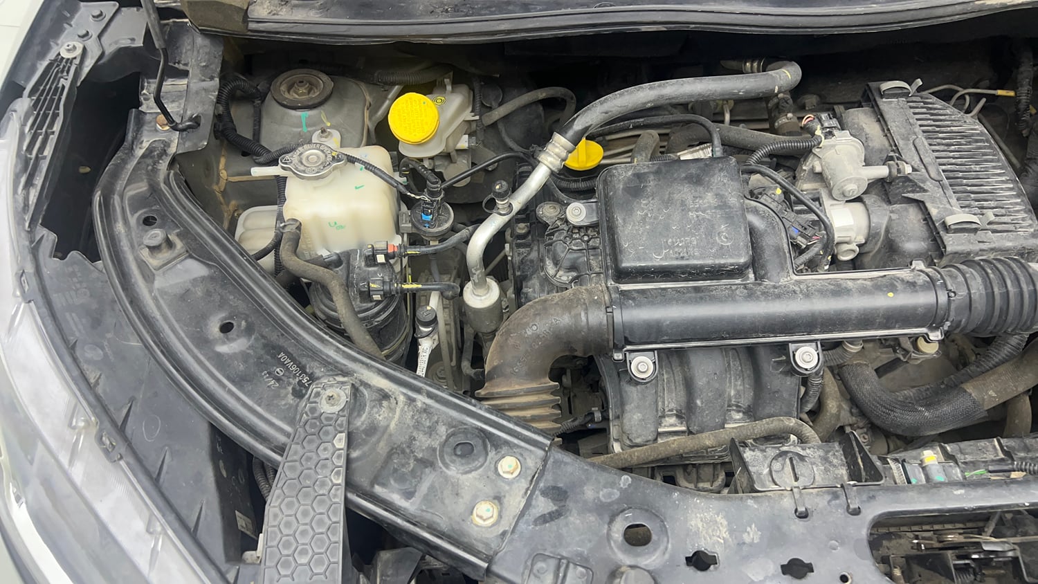 Used 2023 Nissan Magnite XL Petrol Manual engine ENGINE RIGHT SIDE VIEW