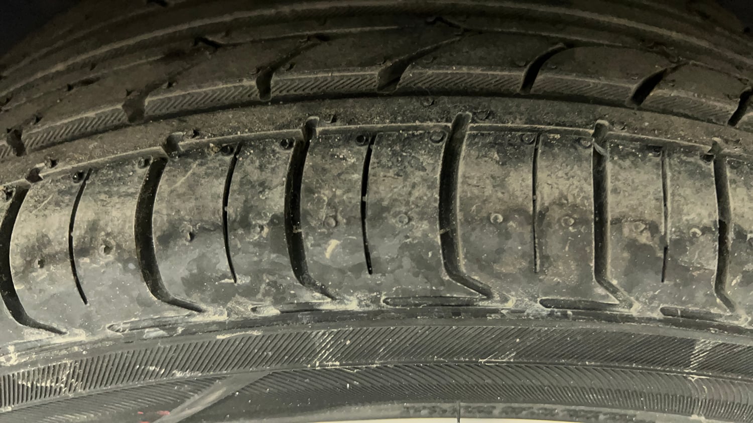 Used 2020 Maruti Suzuki Ciaz Alpha 1.5 AT Petrol Automatic tyres LEFT REAR TYRE TREAD VIEW