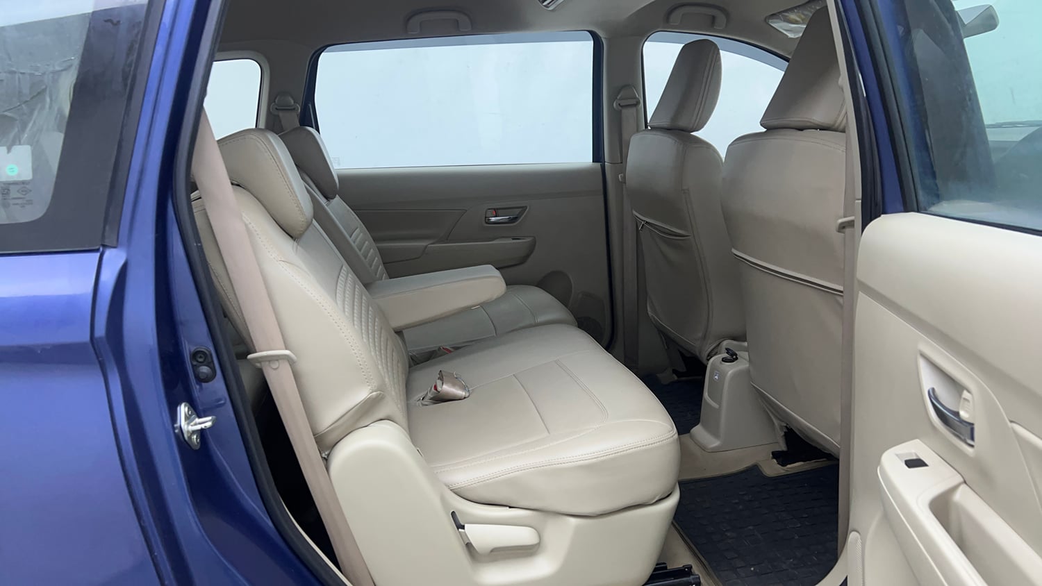 Used 2022 Maruti Suzuki New Ertiga VXi AT Petrol Automatic interior RIGHT SIDE REAR DOOR CABIN VIEW