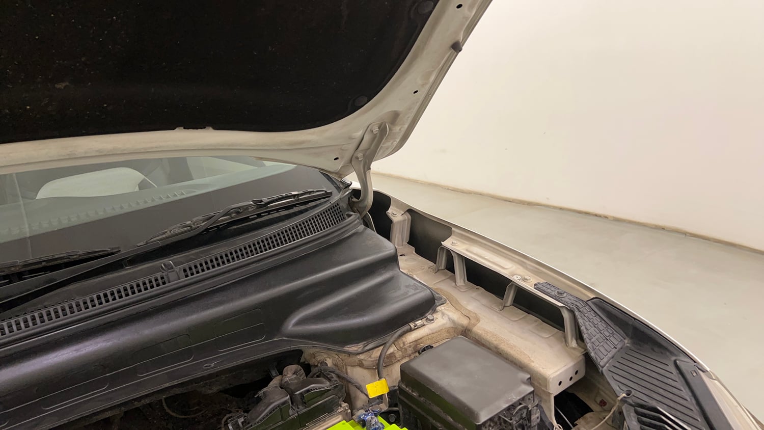 Used 2023 Hyundai Creta SX 1.5 Diesel Diesel Manual engine ENGINE LEFT SIDE HINGE & APRON VIEW