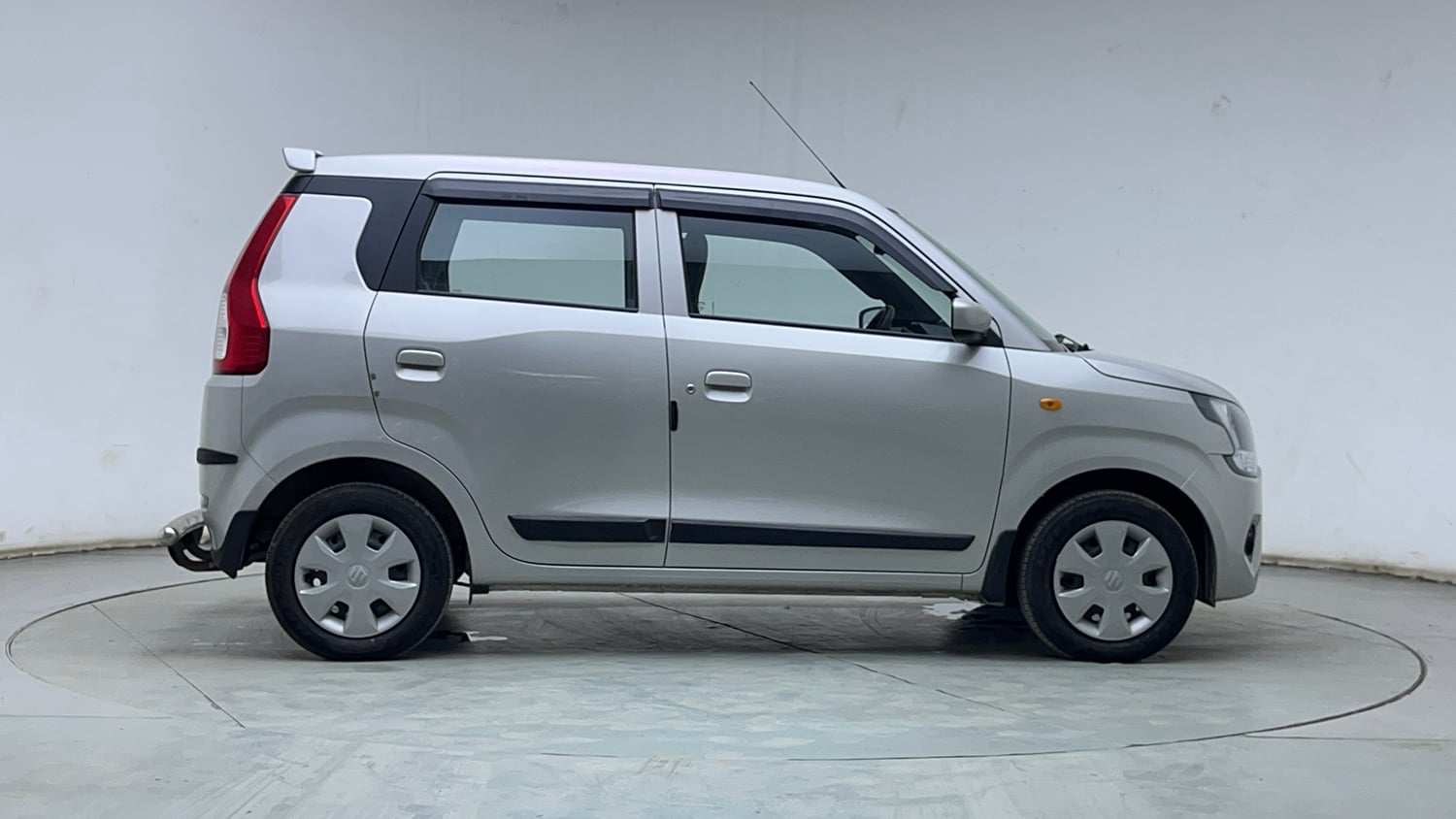 Used 2024 Maruti Suzuki Wagon R VXI 1.0 AGS Petrol Automatic exterior RIGHT SIDE VIEW