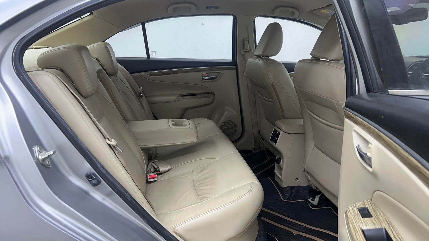 Used 2021 Maruti Suzuki Ciaz Alpha 1.5 Petrol Manual interior RIGHT SIDE REAR DOOR CABIN VIEW