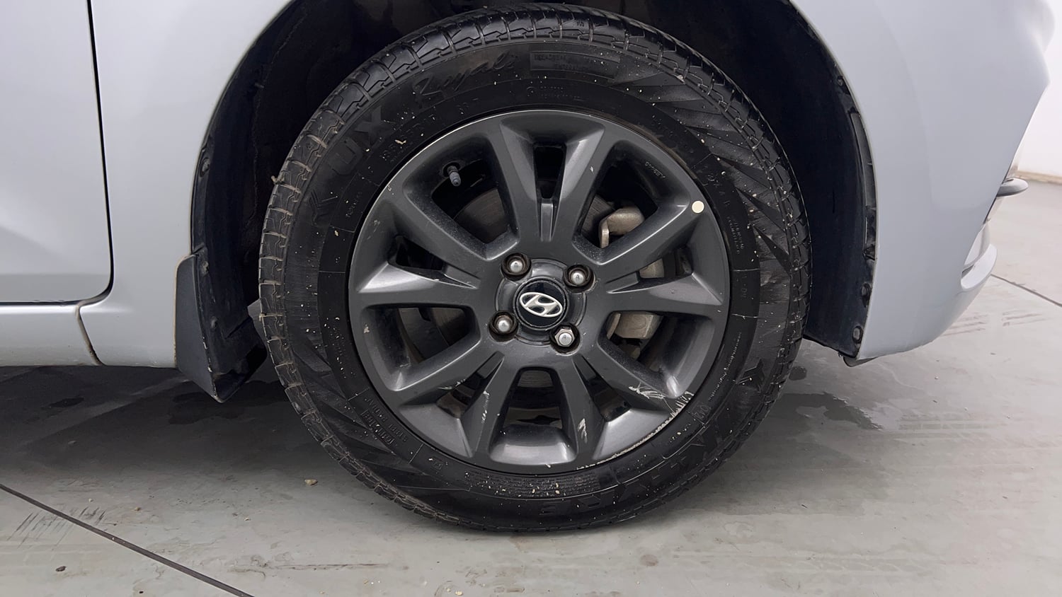 Used 2019 Hyundai Elite i20 Sportz Plus 1.2 Petrol Manual tyres RIGHT FRONT TYRE RIM VIEW