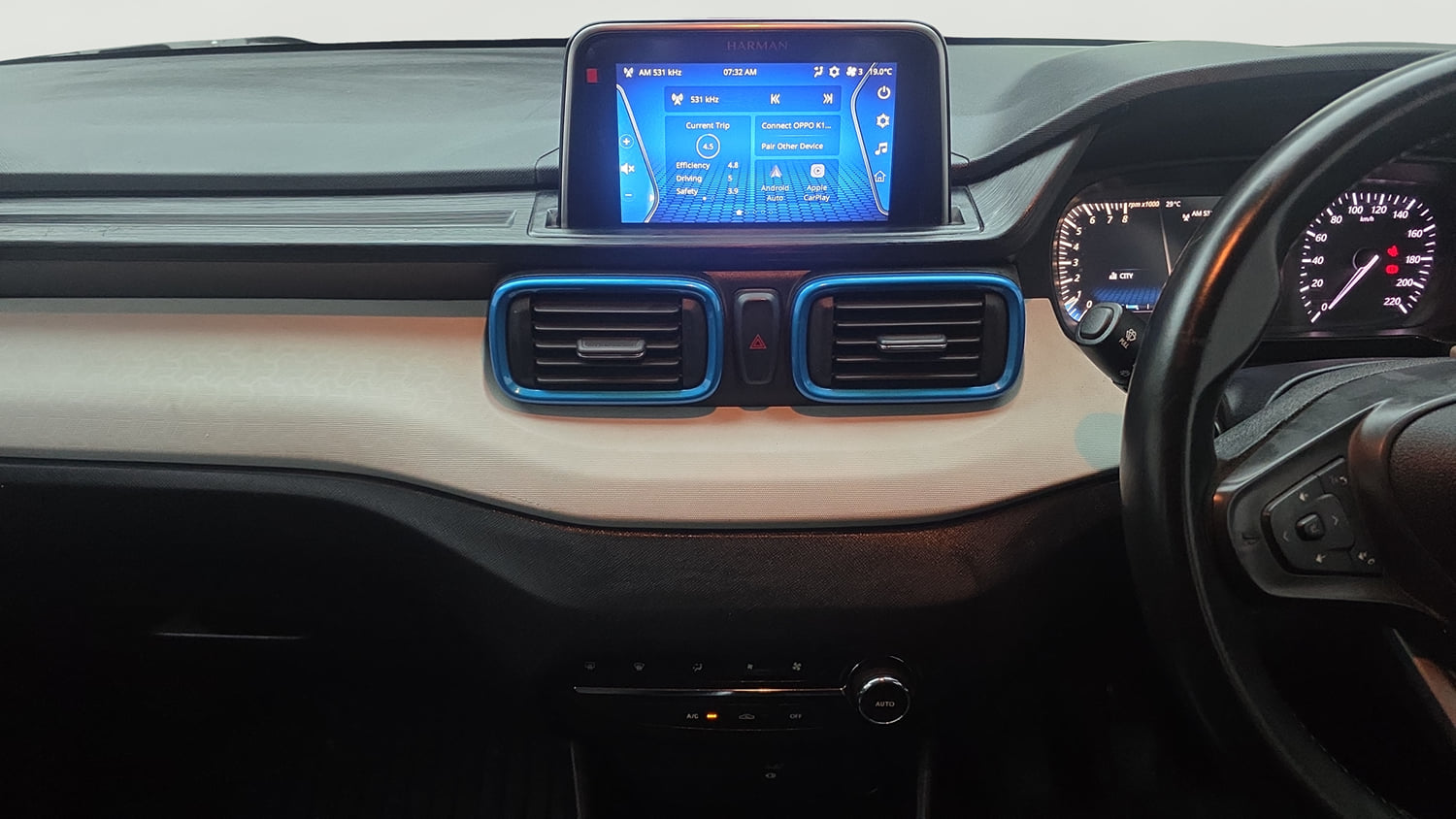 Used 2022 Tata Punch Creative Dual Tone Petrol Manual interior MUSIC SYSTEM & AC CONTROL VIEW