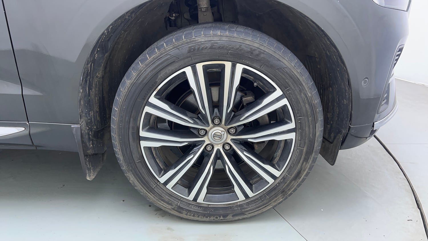 Used 2022 Volvo XC60 B5 Ultimate Petrol Automatic tyres RIGHT FRONT TYRE RIM VIEW