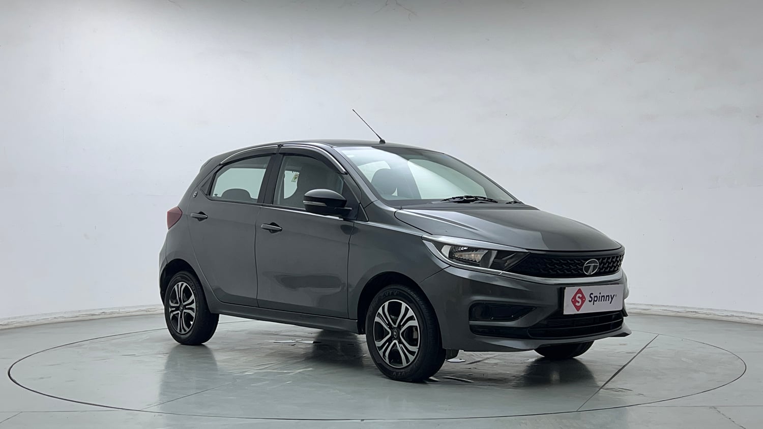 Used 2023 Tata Tiago XTA Petrol Automatic exterior RIGHT FRONT CORNER VIEW