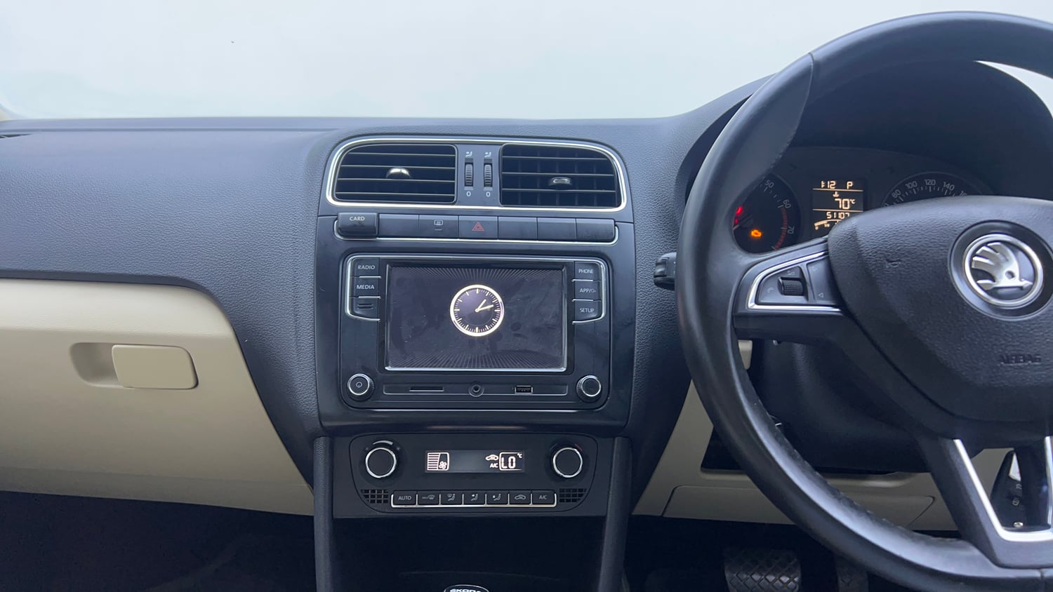 Used 2018 Skoda Rapid Style 1.6 MPI AT Petrol Automatic interior MUSIC SYSTEM & AC CONTROL VIEW