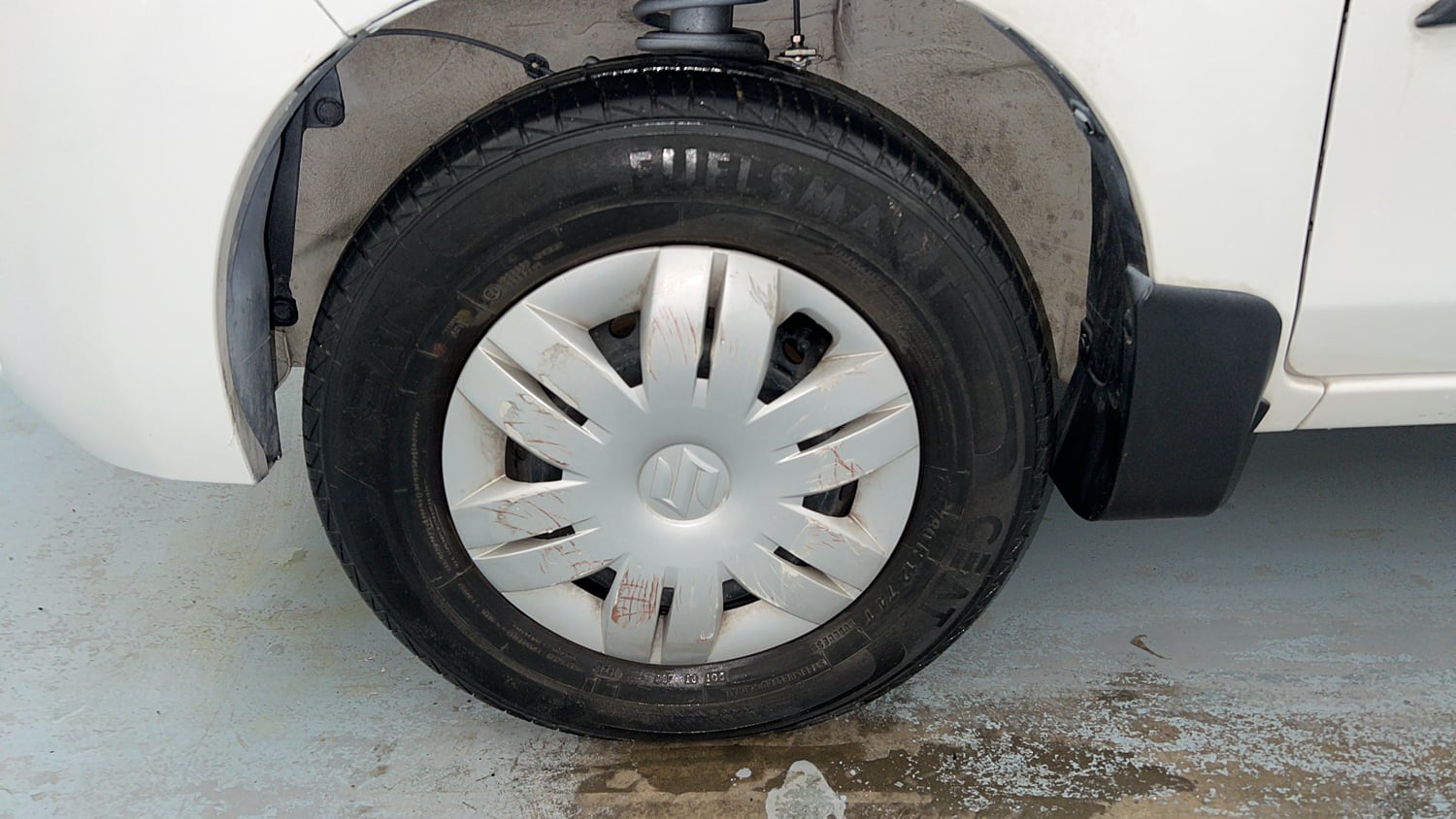 Used 2021 Maruti Suzuki Alto 800 VXi Petrol Manual tyres LEFT FRONT TYRE RIM VIEW