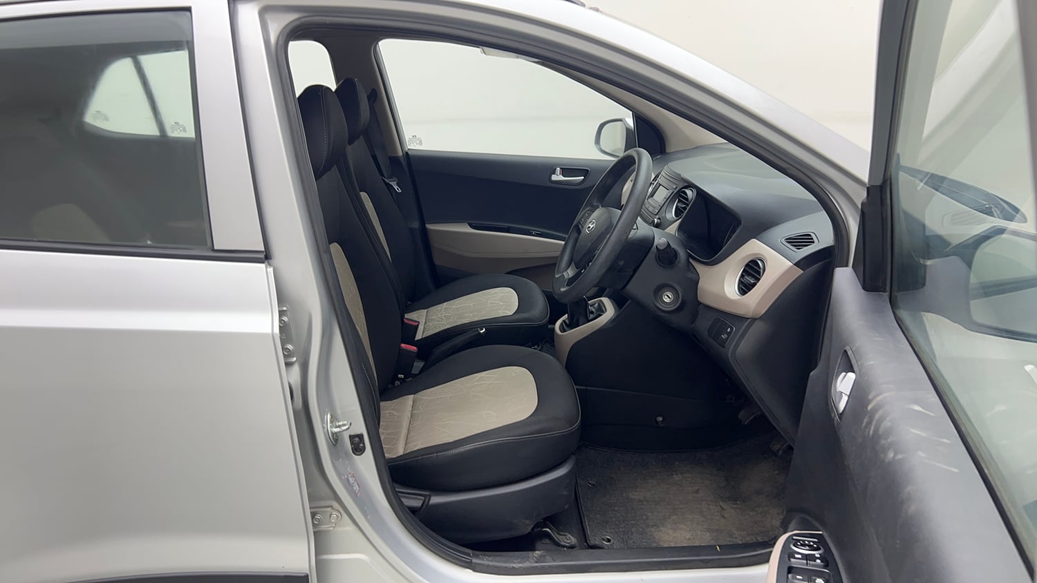 Used 2016 Hyundai Grand i10 Sportz 1.2 Kappa VTVT Petrol Manual interior RIGHT SIDE FRONT DOOR CABIN VIEW