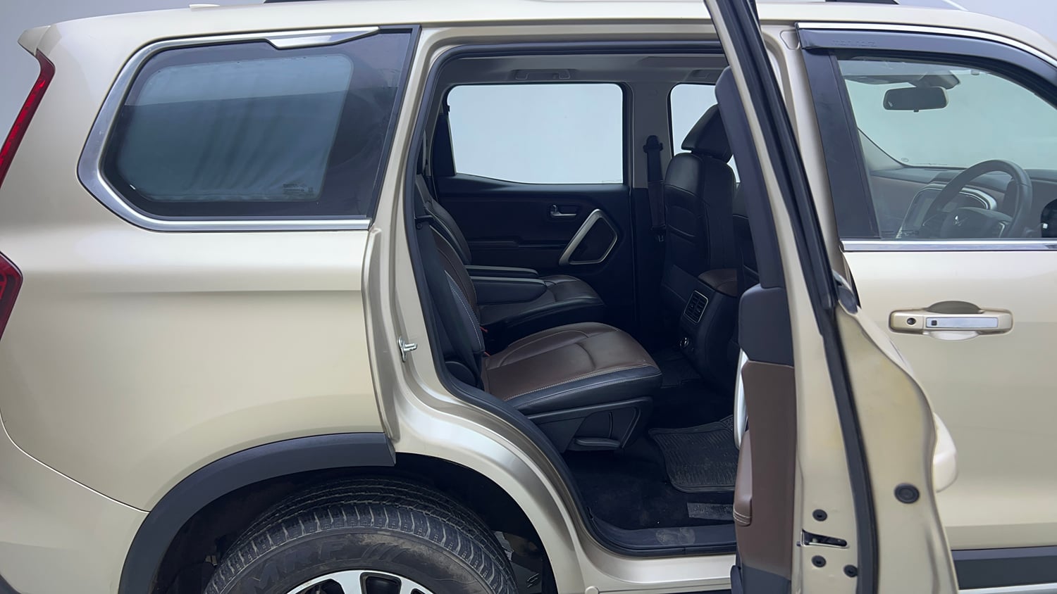Used 2023 Mahindra Scorpio N Z8 L Petrol AT 6 STR Petrol Automatic interior RIGHT SIDE REAR DOOR CABIN VIEW