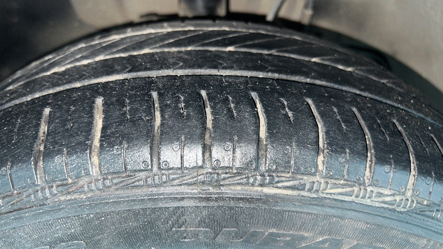 Used 2017 Tata Tiago Revotron XZ Petrol Manual tyres RIGHT FRONT TYRE TREAD VIEW